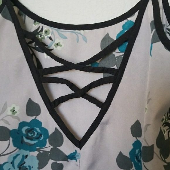 Full Tilt Girly Spring Summer Floral Peplum Tank Size Small - Picture 5 of 6